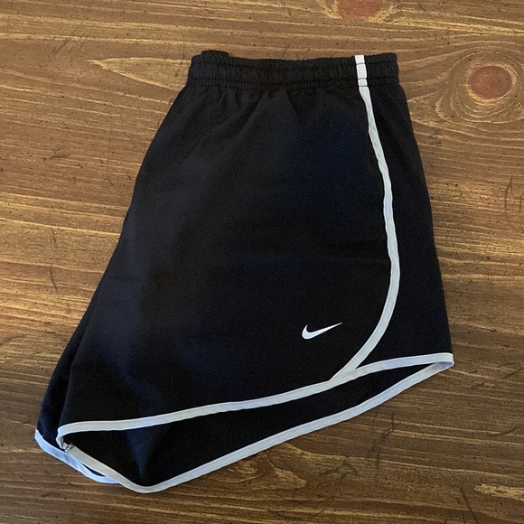 Nike running shorts, Woman’s small, brand new they didn’t fit - Picture 3 of 4